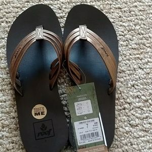 NWT REEF Cushion foam  sandals 7M Gold